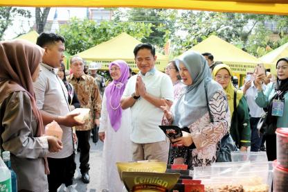 Pj Gubernur Sumut Buka Bazar Srikandi Ramadan 1445 H